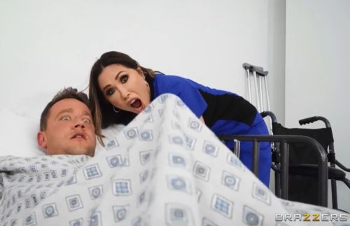 Hump and Splash the Nurse | Kianna Dior, Van Wylde