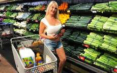 MomPOV – Cougar really loves fucking – Pheobe (2017)